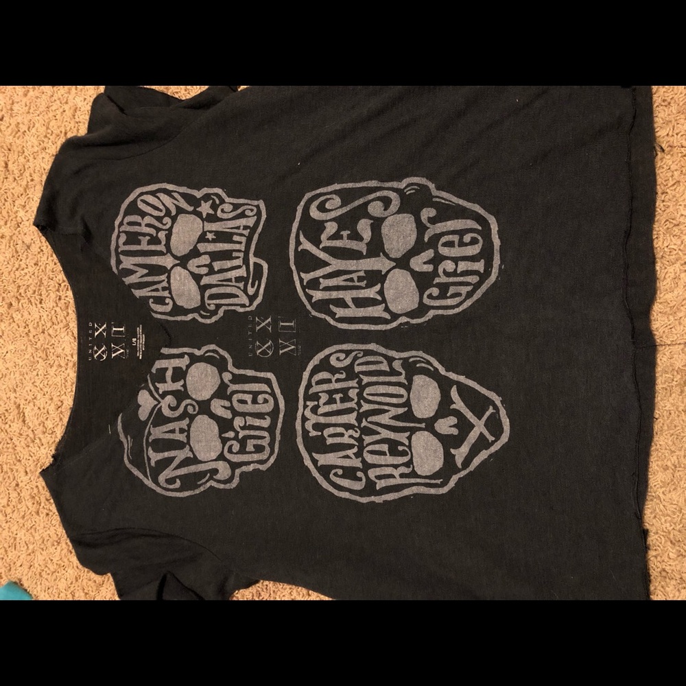 United XXVI Grey Skull-name Tee